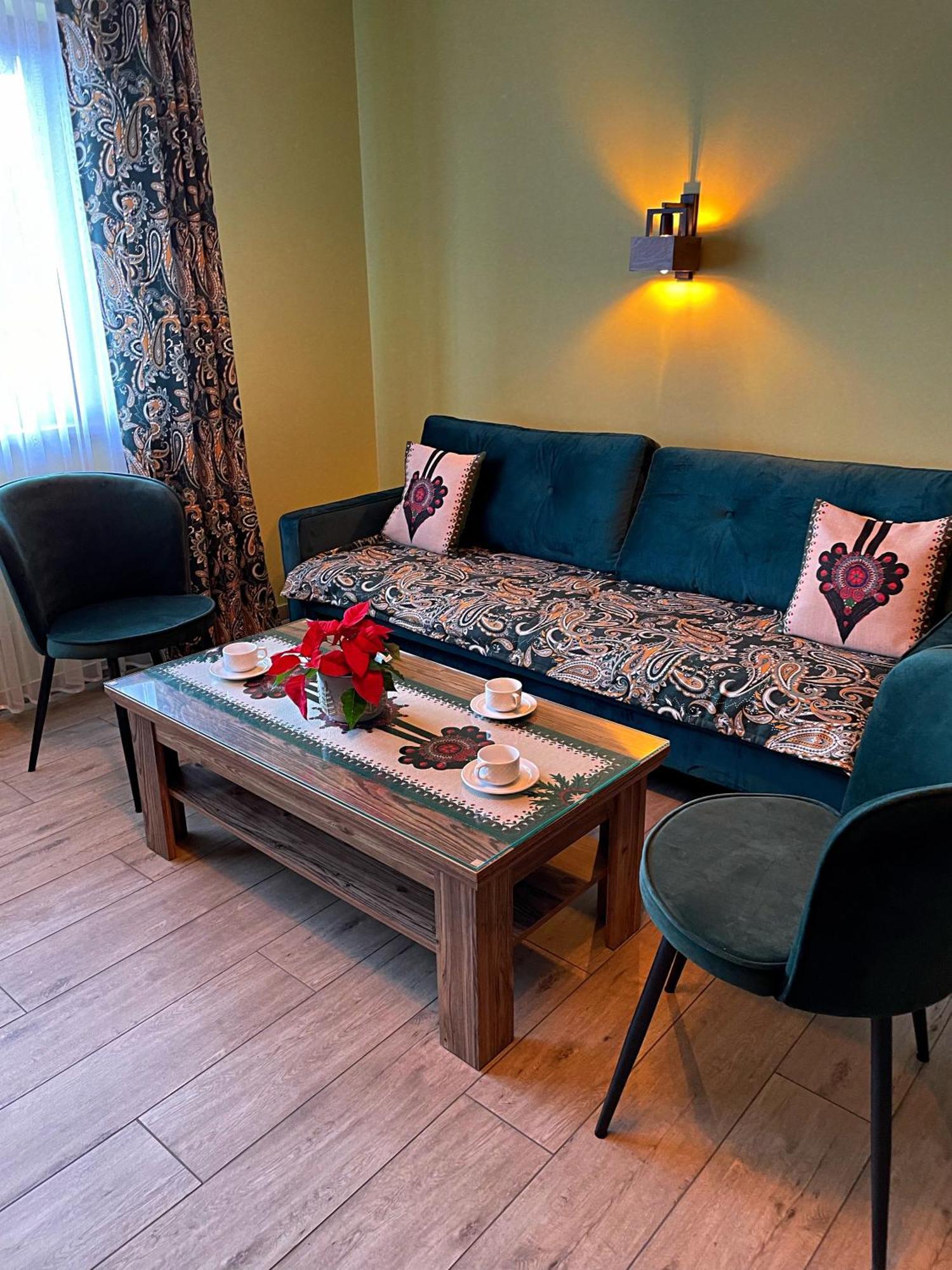 Apartamenty I Pokoje W Willi Na Ubocy 수헤 외부 사진